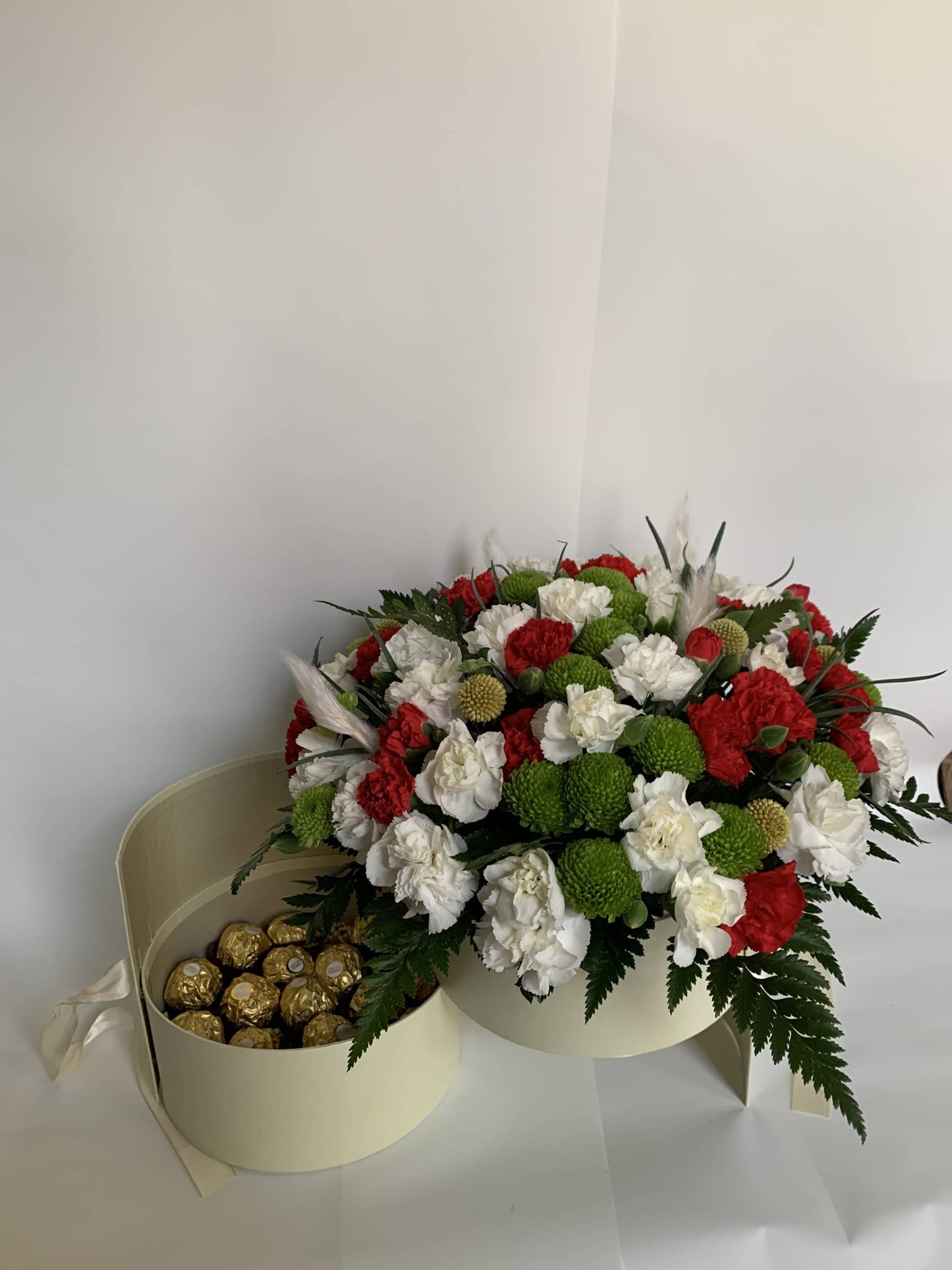 dvoupatrova-krabicka-kvetin-ferrero-rocher-Floraland