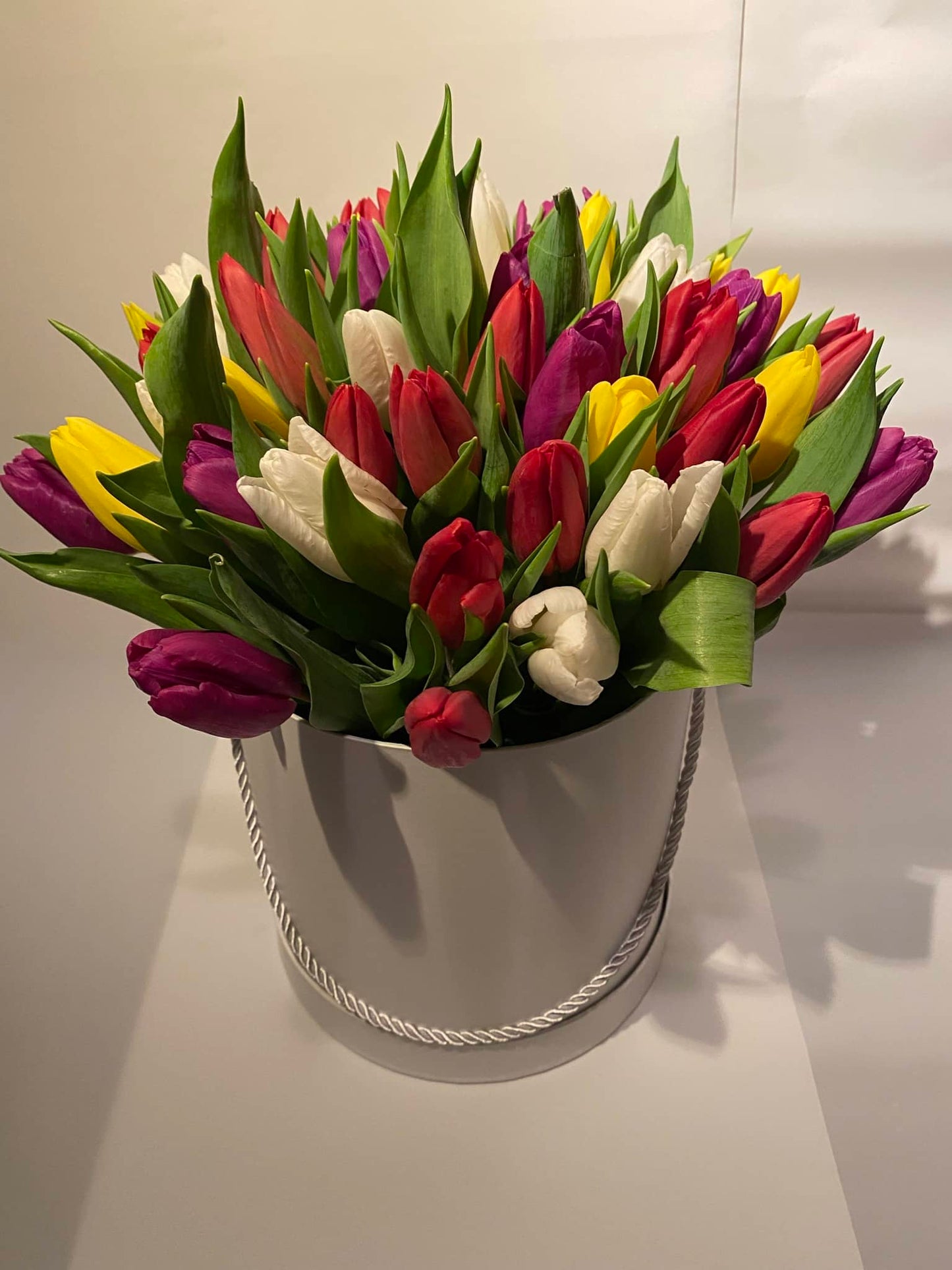 krabicka-barevnych-tulipanu-Floraland